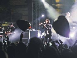 La Plaza de la Liberación y las calles aledañas lucieron colmadas de jóvenes que acudieron al concierto de Zoé.  /