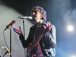 El vocalista León Larregui le cantó Las mañanitas a la ciudad.  /