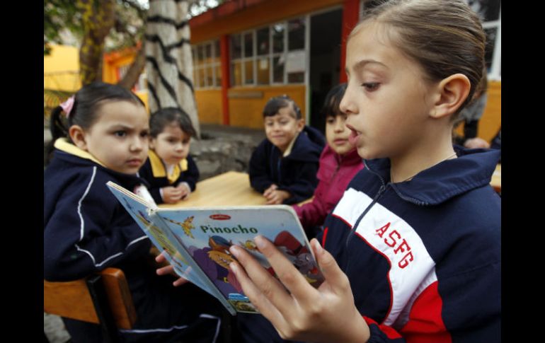 El colegio donará mil libros más para el Jardín de niños Elena Zapata y otros mil a la primaria José Palomar.  /