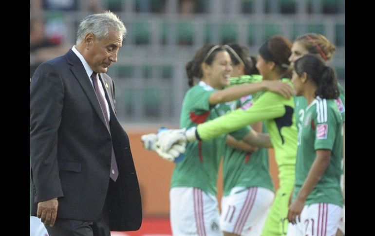 El cuadro dirigido por Leonardo Cuéllar mejoró su desempeño en la cancha y le jugó de tú a tú al combinado asiático. ARCHIVO  /