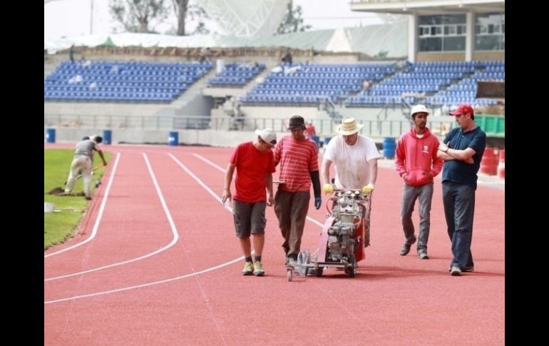 Las labores del Estadio de Atletismo, que terminaron a contrarreloj, están entre las irregularidades detectadas. ARCHIVO  /