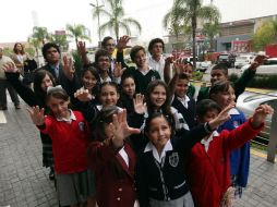 Alumnos reconocidos afuera del hotel México Plaza Guadalajara, avenida Real Acueducto 360, colonia Puerta de Hierro.  /