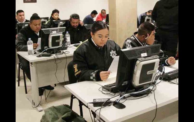 Policías municipales realizan exámenes de control de confianza. ARCHIVO  /