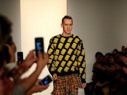 Jeremy Scott en persona, sobre la pasarela. AP  /