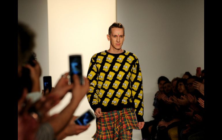 Jeremy Scott en persona, sobre la pasarela. AP  /