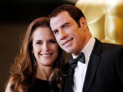 John Travolta donará un avión en memoria de su hijo Jett; aquí, el artista con su esposa  Kelly Preston. ARCHIVO  /