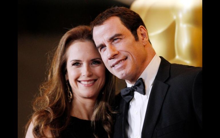 John Travolta donará un avión en memoria de su hijo Jett; aquí, el artista con su esposa  Kelly Preston. ARCHIVO  /