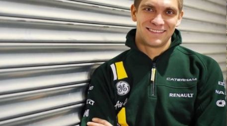 Petrov (foto) llega al asiento de la escudería fundada por Tony Fernandes. ESPECIAL  /