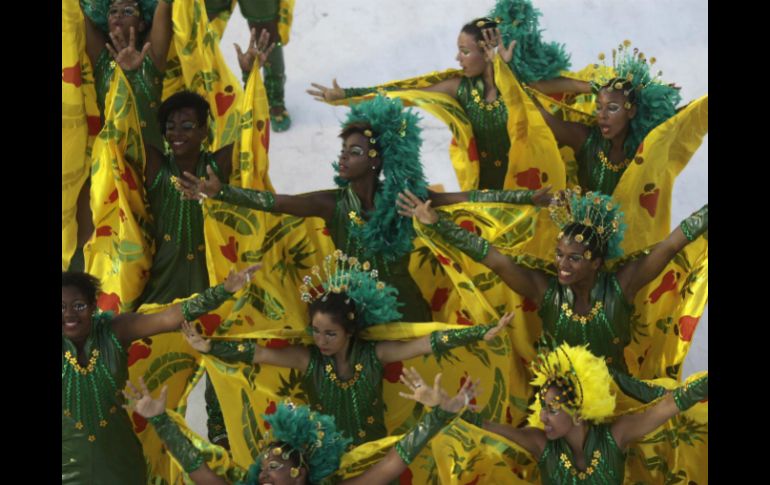 Las escuelas de samba se presentan en el sambódromo todas las noches del carnaval. REUTERS  /