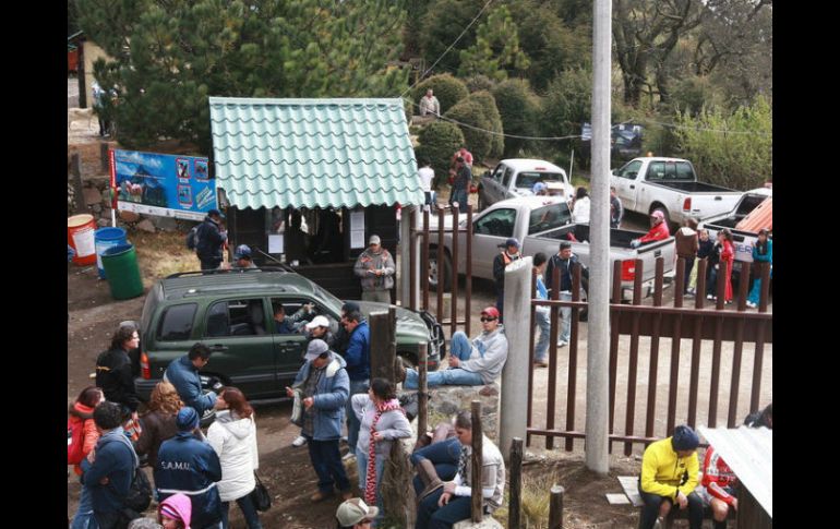 Se contabilizan unos 400 vehículos en la zona, lo que representaría el doble de los registrados al inicio de la semana. ARCHIVO  /