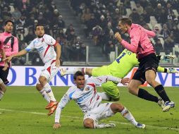 Giorgio Chiellini (der.) anoto el segundo gol de la Juventus. REUTERS  /