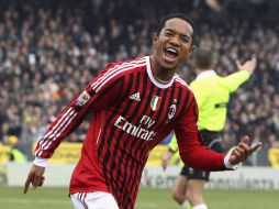 Urby Emanuelson anotó el segundo gol de los rossoneros. REUTERS  /