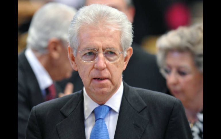 Monti también pidió a todo personal político y administrativo de alto nivel que se someta a medidas similares. AFP  /