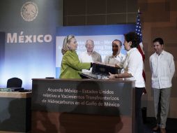 Hillary Clinton, secretaria norteamericana de Estado y la canciller Patricia Espinosa en la firma del acuerdo. AP  /