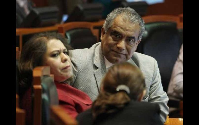 El Presupuesto 2012 del Poder Legislativo asciende a 675 millones 941 mil pesos. En la imagen (centro), el diputado Raúl Vargas.  /