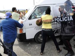 Familiares de reos del penal de Apodaca, chocan con la policía tras no obtener información. ARCHIVO  /