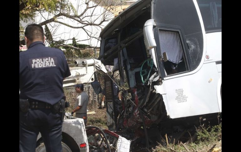 El accidente afectó la vía por un espacio de casi cuatro horas, mientras se realizaban los trabajos de rescate. ARCHIVO  /