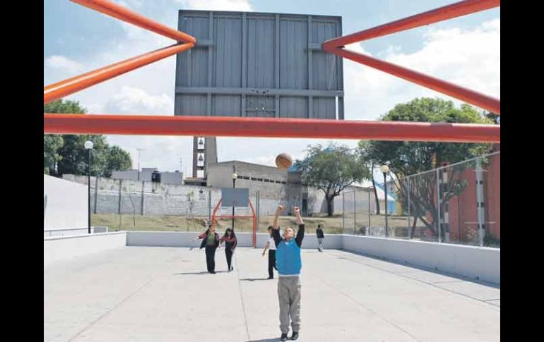 La rehabilitación de unidades deportivas formó parte de las acciones que realizó el municipio de Guadalajara en la colonia Miravalle.  /