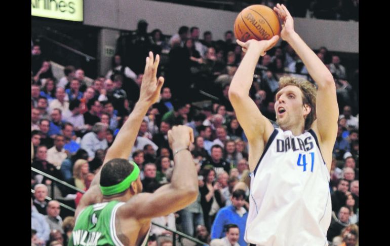 El lunes por la noche ante los Celtics de Boston fue cuando Dirk Nowitzki logró entrar al Top 20.  /