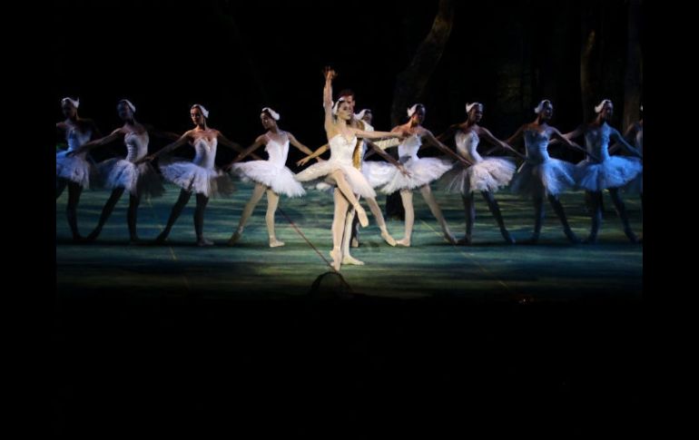 La agrupación dancística cuenta con una escenografía natural y perfecta para escenificar esta historia de amor. REUTERS  /