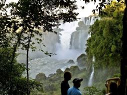 Con dos mil 700 metros y 275 saltos de agua las cataratas de Iguazú son reconocidas comio una de laas Maravillas del Mundo Natural. EFE  /