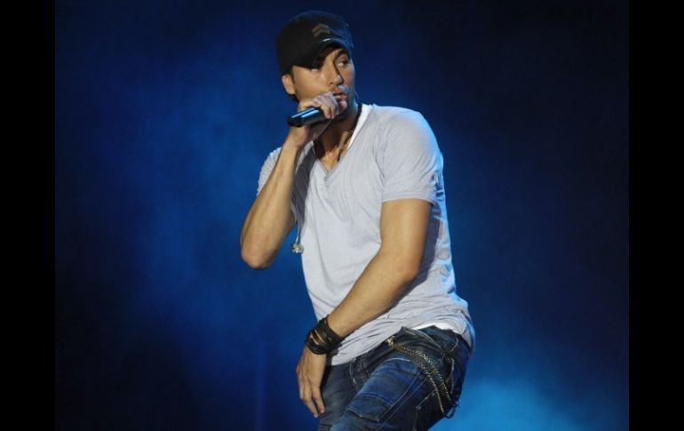 Enrique Iglesias tuvo un espacio de emotividad y recuerdo en Veracruz. AFP  /