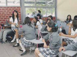 Alumnas en una secundaria jalisciense. Este nivel luce como el talón de Aquiles del sistema de educación básica en Jalisco.  /