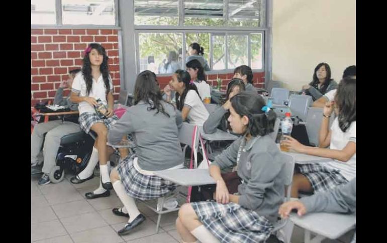 Alumnas en una secundaria jalisciense. Este nivel luce como el talón de Aquiles del sistema de educación básica en Jalisco.  /