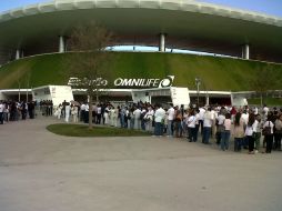 El acceso al recital de Elton continúa con calma.  /