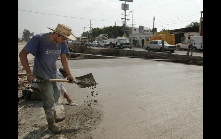 Zapopan hizo entrega de dos cheques por más de 56 millones de pesos cada uno. ARCHIVO  /