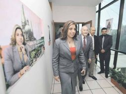 Elisa Ayón, Guillermo Cosío Vidaurri y Rafael González Pimienta, ayer en la sede del PRI.  /