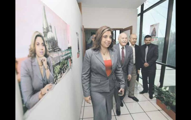 Elisa Ayón, Guillermo Cosío Vidaurri y Rafael González Pimienta, ayer en la sede del PRI.  /