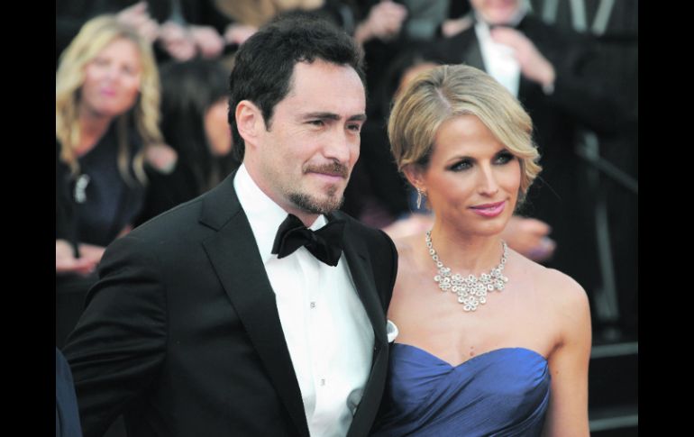 Demian Bichir, al igual que en las entregas a las que ha asistido, posó con su actual pareja sentimental.  /