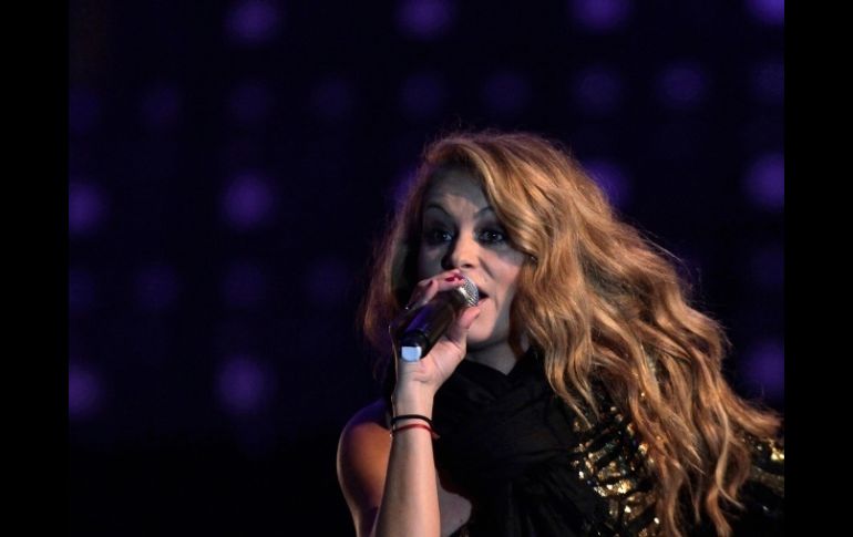 Paulina Rubio inició la noche con la presentación de su tema 'Me gustas tanto'. REUTERS  /