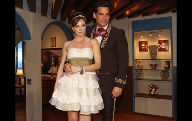 Los protagonistas Silvia Navarro y Cristian de la Fuente durante la presentación de la telenovela. EL UNIVERSAL  /