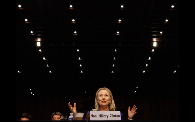 Hillary Clinton compareció hoy ante un panel del Comité de Gastos del Senado. AFP  /