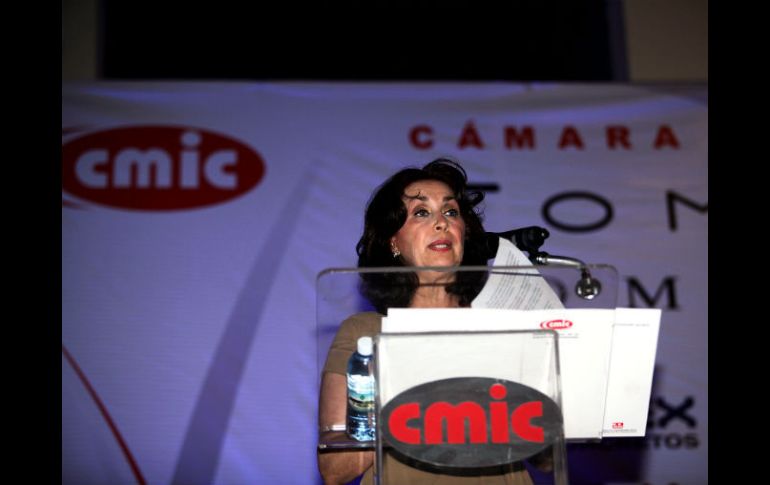 La presidenta de CMIC Delegación Jalisco, Lorena Margarita Limón, durante la toma de posesión del Consejo de la Camara de Construcción.  /