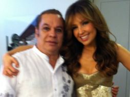 Thalía y Juan Gabriel rindieron homenaje al comediante. IMAGEN TOMADA DE TWITTER @thalia  /