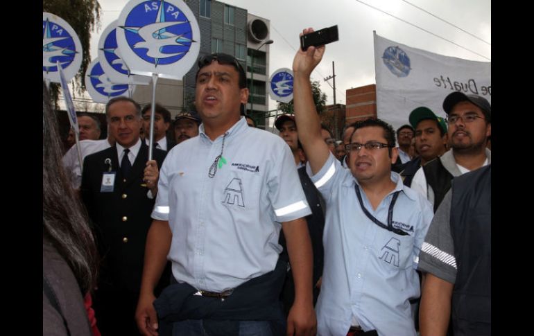 Integrantes del sindicato en una protesta. ASPA dice que la SCT no ha recibido la documentación porque el plazo no ha vencido. ARCHIVO  /