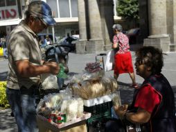 La economía informal en Guadalajara supone 74 mil 237 millones de pesos en ventas anuales. ARCHIVO  /