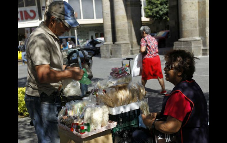 La economía informal en Guadalajara supone 74 mil 237 millones de pesos en ventas anuales. ARCHIVO  /