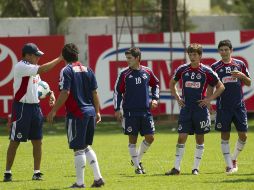 Los rojiblancos, bajo las órdenes de Ignacio Ambriz,  entrenaron en la cancha dos de Verde Valle. ARCHIVO  /