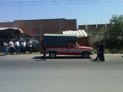 A la escena del crimen acudieron agentes de la Procuraduría estatal y elementos del Instituto Jalisciense de Ciencias Forenses.  /