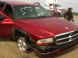 Una de las camionetas que quedaron abandonadas tras el enfrentamiento en Tamaulipas. EFE  /