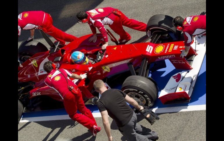 Fernando Alonso sacó el segundo mejor tiempo del nuevo Ferrari, algo muy prometedor para esta temporada. AFP  /