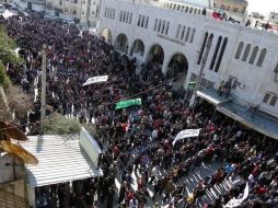 Manifestantes en Deraa contra el régimen sirio hace casi un año. EFE  /