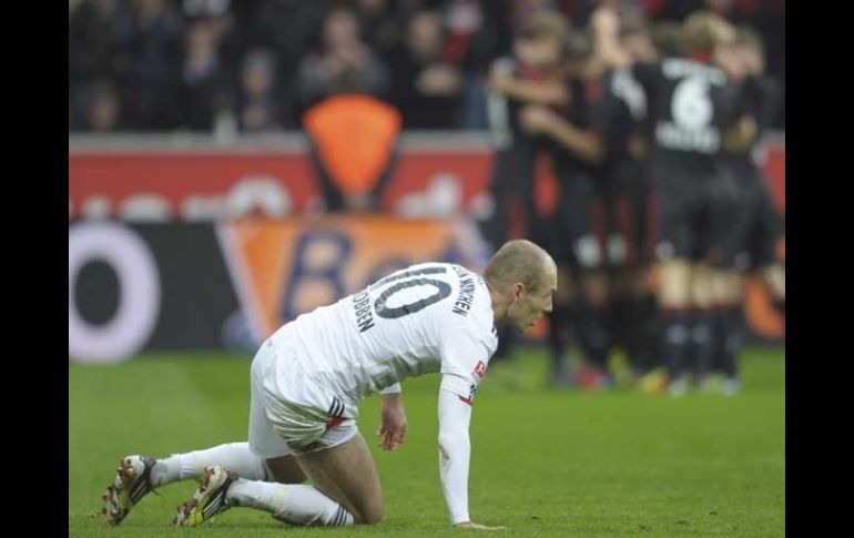 Arjen Robben luce en el terreno luego de una anotación del Bayer Leverkusen. EFE  /