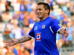 Christian 'Chaco' Giménez llevó al triunfo al Cruz Azul co dos goles. MEXSPORT  /