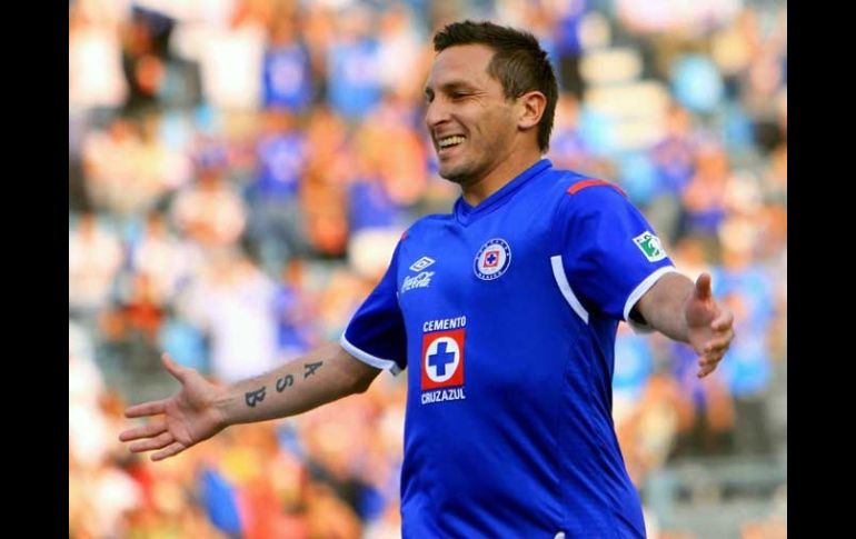 Christian 'Chaco' Giménez llevó al triunfo al Cruz Azul co dos goles. MEXSPORT  /