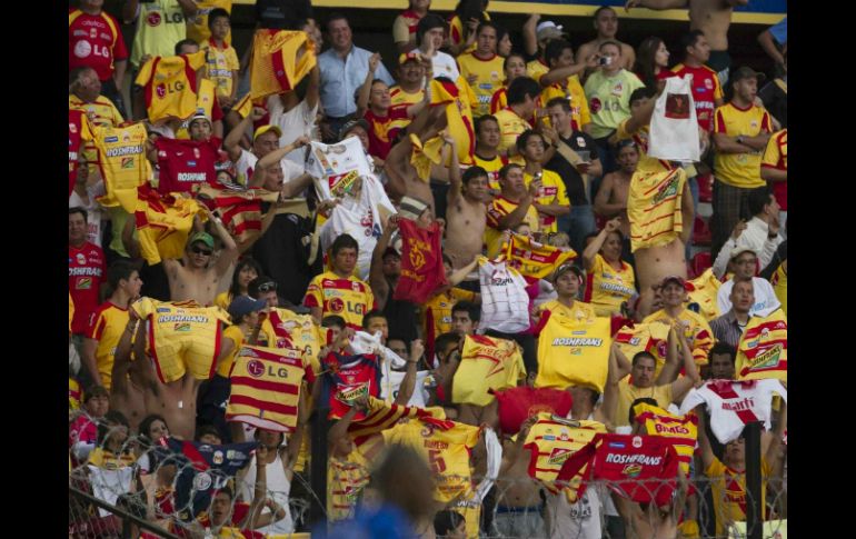 Aficionados de Morelia, durante juego de la semana 9 del Clausura 2012 del futbol mexicano. MEXSPORT  /